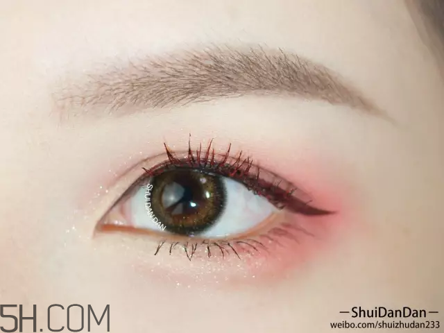 口紅怎么畫眼影 如何用口紅畫眼影 口紅怎么畫眼影 如何用口紅畫眼影