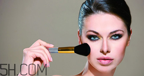 腮紅啞光好還是珠光好？怎樣挑選適合自己的腮紅？