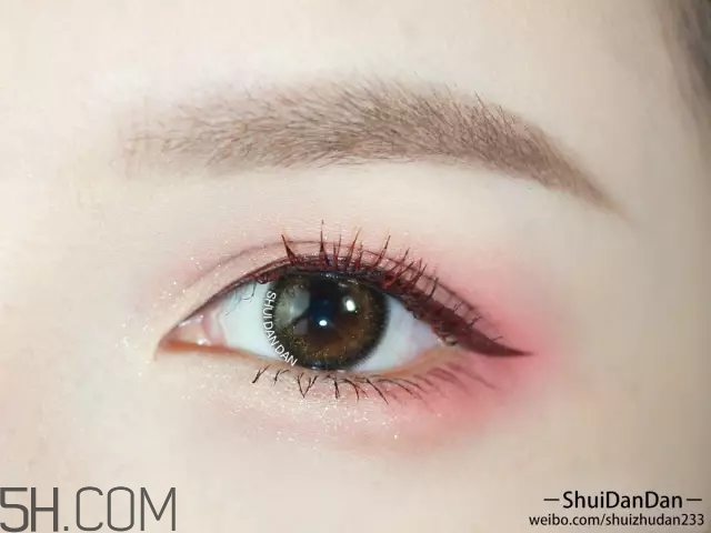 口紅怎么畫眼影 如何用口紅畫眼影 口紅怎么畫眼影 如何用口紅畫眼影