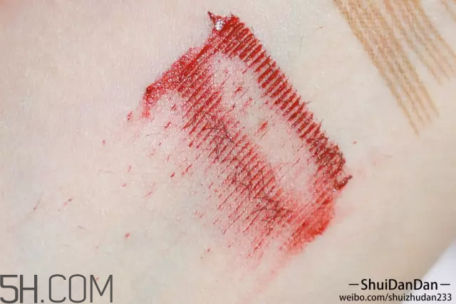 口紅怎么畫眼影 如何用口紅畫眼影 口紅怎么畫眼影 如何用口紅畫眼影