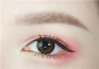 口紅怎么畫眼影 如何用口紅畫眼影