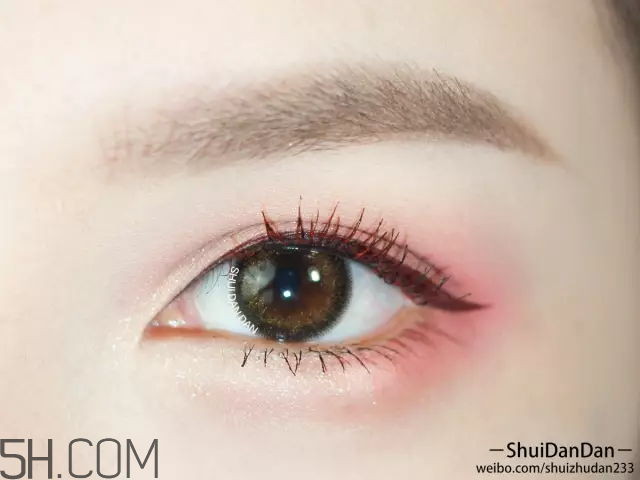 口紅怎么畫眼影 如何用口紅畫眼影 口紅怎么畫眼影 如何用口紅畫眼影