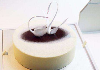 黑天鵝蛋糕是哪里的？黑天鵝蛋糕是好利來的嗎？