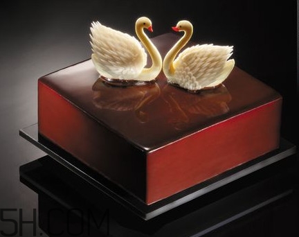 黑天鵝蛋糕大概多少錢(qián)？黑天鵝蛋糕為什么那么貴？