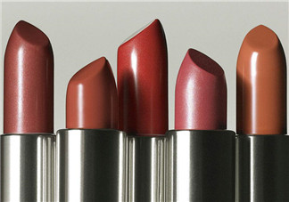 美寶蓮小燈管16號奶茶色好看嗎？學(xué)生黨口紅什么顏色好看？