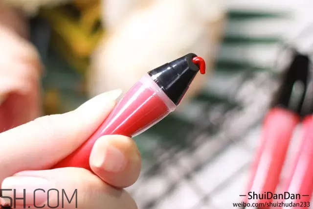 口紅怎么畫眼影 如何用口紅畫眼影 口紅怎么畫眼影 如何用口紅畫眼影