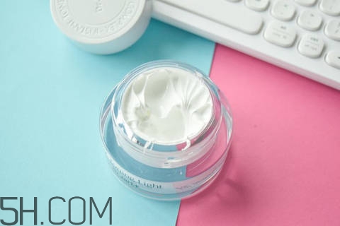 素顏霜的使用圖文步驟 關(guān)于素顏霜 素顏霜的使用圖文步驟 關(guān)于素顏霜