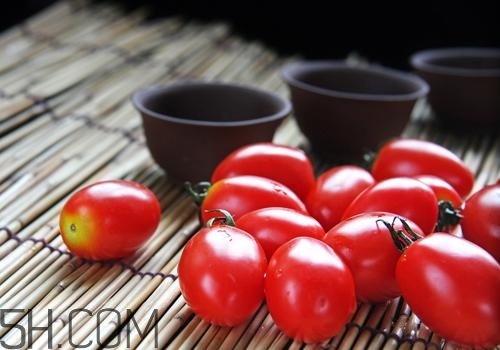 圣女果晚上能吃嗎 晚上吃圣女果會胖嗎 圣女果晚上能吃嗎 晚上吃圣女果會胖嗎