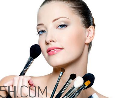 遮瑕膏有什么副作用？遮瑕膏和bb霜的區(qū)別