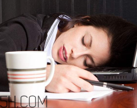 女生說(shuō)加班怎么回 女生說(shuō)在加班怎么安慰