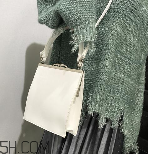 白色包包變黃了怎么辦？白色包包黑了怎么清洗？