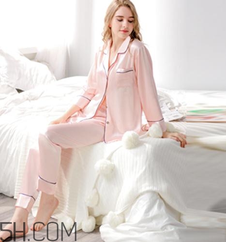 真絲衣服怎么洗不掉色？真絲衣服掉色怎么恢復(fù)？