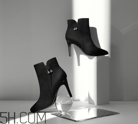 達芙妮鞋子貴嗎？達芙妮鞋子偏大嗎？