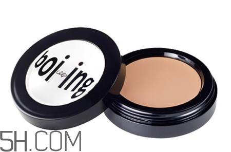 唇部遮瑕膏怎么使用？涂遮瑕膏前可以不用隔離霜嗎？