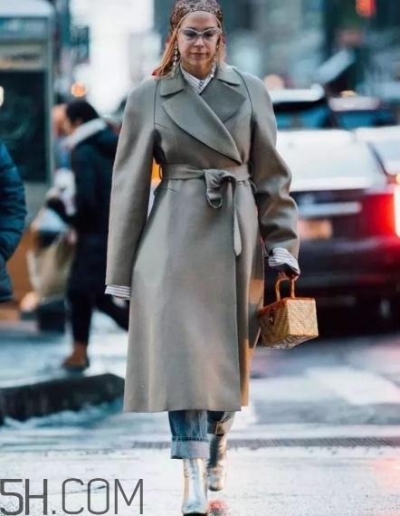 灰色大衣怎么搭配？灰色大衣穿搭圖片