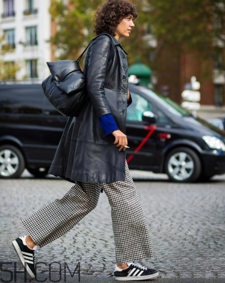 冬天穿闊腿褲配什么鞋子？冬天闊腿褲搭配鞋子圖片