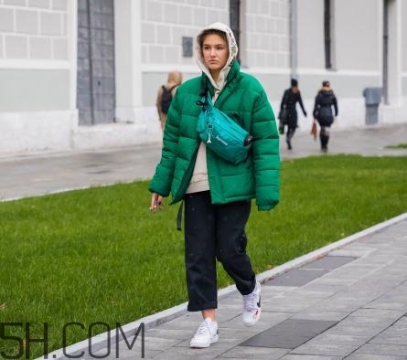 冬天穿闊腿褲配什么鞋子？冬天闊腿褲搭配鞋子圖片