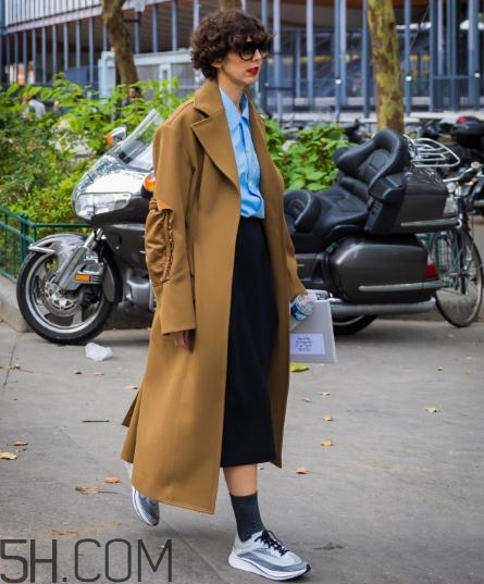 毛呢大衣配闊腿褲好看嗎？毛呢大衣搭配闊腿褲圖片