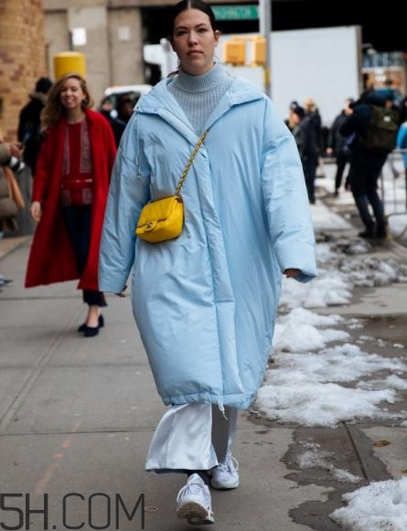 羽絨服搭配闊腿褲好看嗎？羽絨服配闊腿褲圖片