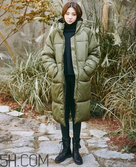 軍綠色羽絨服怎么搭配？軍綠色羽絨服搭配圖片