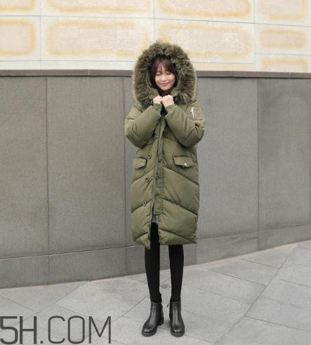 軍綠色羽絨服怎么搭配？軍綠色羽絨服搭配圖片