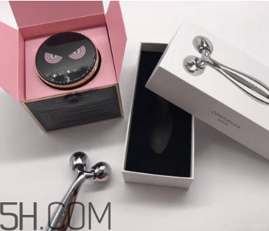 小怪獸氣墊和愛敬哪個好用？小怪獸氣墊分色號嗎？