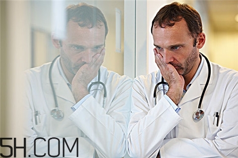 水痘多大年齡出現(xiàn)？水痘多長(zhǎng)時(shí)間可以上學(xué)？