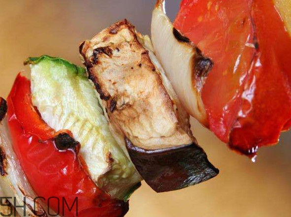 蔬菜烤著吃有營養(yǎng)嗎？烤胡蘿卜吃有什么好處