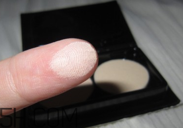 玫珂菲彩妝師摯愛(ài)粉餅怎么樣_產(chǎn)品評(píng)測(cè)