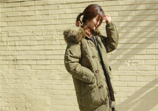 軍綠色羽絨服怎么搭配？軍綠色羽絨服搭配圖片