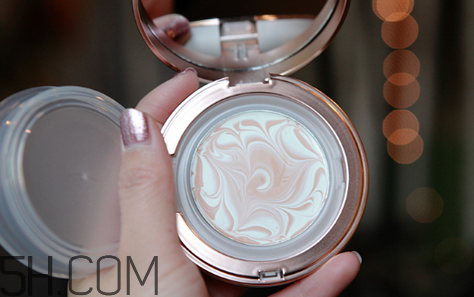 赫拉氣墊和愛敬氣墊哪個好用？氣墊BB霜怎么用？