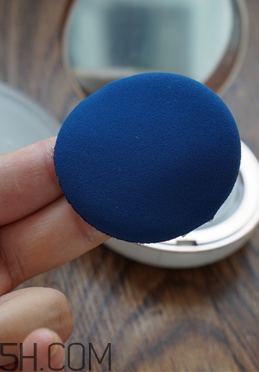 愛(ài)敬氣墊21號(hào)和23號(hào)哪個(gè)好？愛(ài)敬氣墊粉色和白色的區(qū)別？