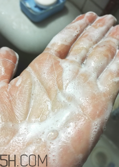 御泥坊洗面奶是皂基嗎？御泥坊洗面奶怎么用？