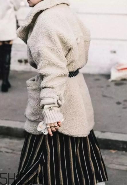 大衣配什么裙子好看？大衣搭配裙子圖片