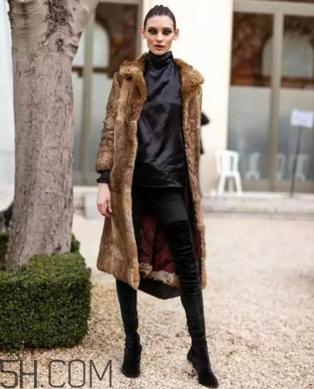 大衣配什么裙子好看？大衣搭配裙子圖片