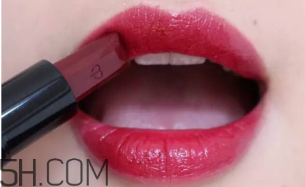 迪奧999和cpb311哪個好看？cpb奢華艷光唇膏價格多少錢？