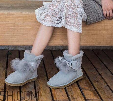 雪地靴會越穿越大嗎？雪地靴要買小一碼嗎？