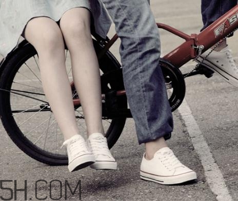 帆布鞋長(zhǎng)霉了怎么處理？帆布鞋發(fā)霉了怎么洗掉？