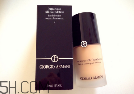 阿瑪尼粉底液有幾款？關(guān)于使用粉底液的小知識