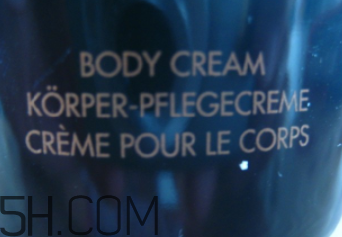 雅芳小黑裙香體乳怎么樣？雅芳小黑裙香體乳好用嗎？