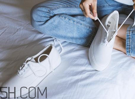 帆布鞋有油怎么清洗？帆布鞋上的油漬怎么去掉？