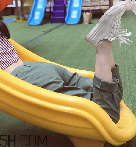 帆布鞋鞋底發(fā)黃怎么辦？帆布鞋鞋底怎么洗白？