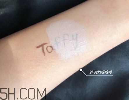 雅詩蘭黛沁水粉底液使用效果怎么樣 雅詩蘭黛沁水粉底液使用效果怎么樣