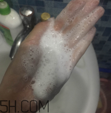 露得清綿密洗面奶怎么樣？露得清綿密洗面奶好用嗎？