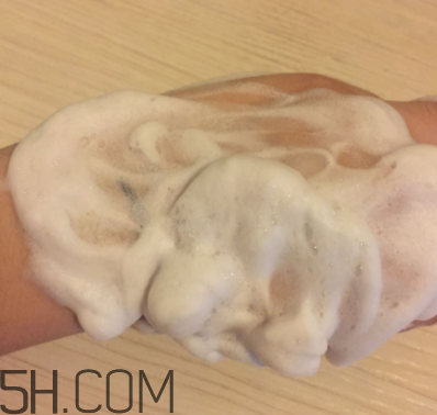 露得清綿密洗面奶怎么樣？露得清綿密洗面奶好用嗎？