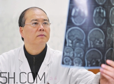 哪些原因可以導(dǎo)致腦死亡？腦死亡和植物人有什么區(qū)別