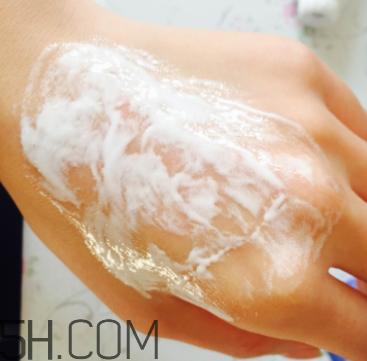 露得清洗卸潔顏露怎么用？露得清洗卸潔顏露好用嗎？