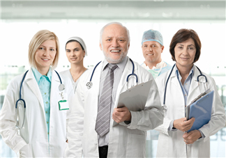 蕁麻疹會引起發(fā)燒嗎？蕁麻疹會長到臉上嗎？