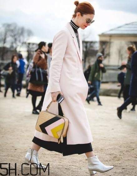 高領(lǐng)毛衣搭配什么外套？高領(lǐng)毛衣怎么搭配外套？