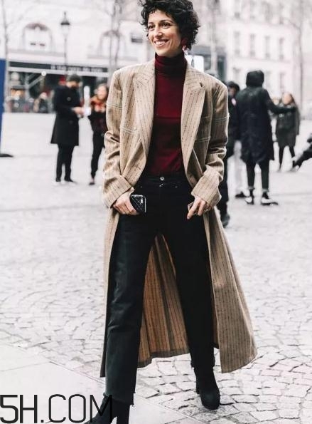 高領(lǐng)毛衣搭配什么外套？高領(lǐng)毛衣怎么搭配外套？